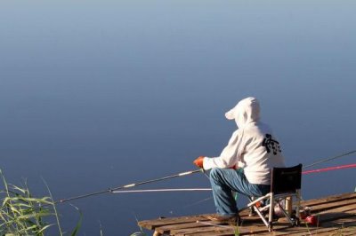 初夏怎么钓鱼,具有水草、深度为1-2米的水域可作为首选钓点