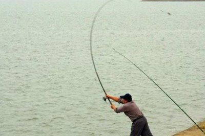 8.1米鱼竿怎么抛竿，根据风力来决定抛竿方式