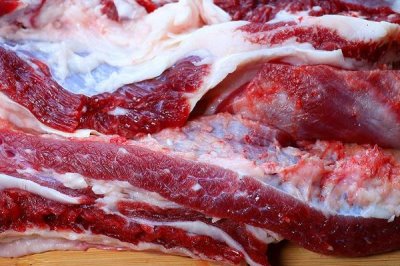 牛腩是什么部位,是指靠近牛肋处的松软肌肉