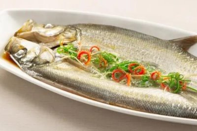 湖北荆州的特产，有荆州八宝饭、洪湖莲子等