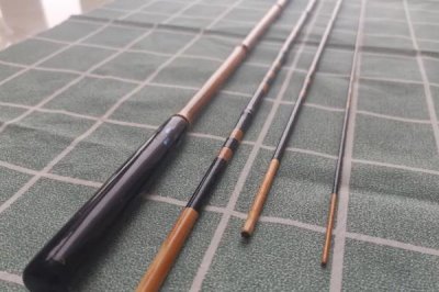新手入门鱼竿怎么选择，可从材质、长度、调性、价格等方面考虑