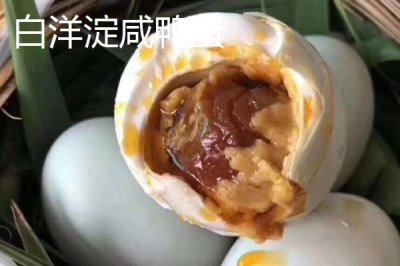 河北省安新县的特产,白洋淀熏鱼深受旅客欢迎