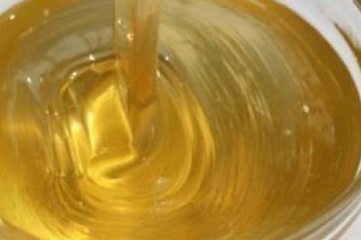 蜂蜜有几种颜色,主要有白色、水白色、琥珀色等7种颜色